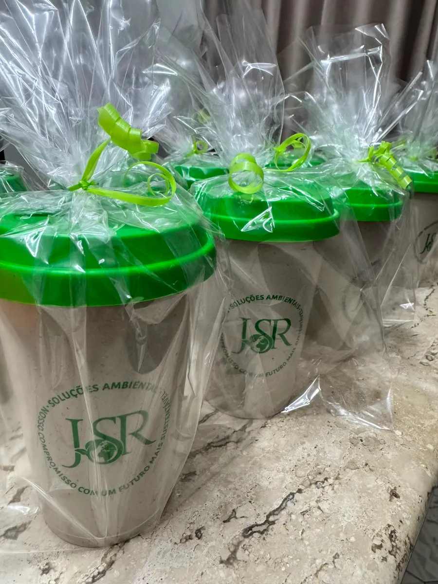 Kits de mudas com a marca JSR entregues nos treinamentos