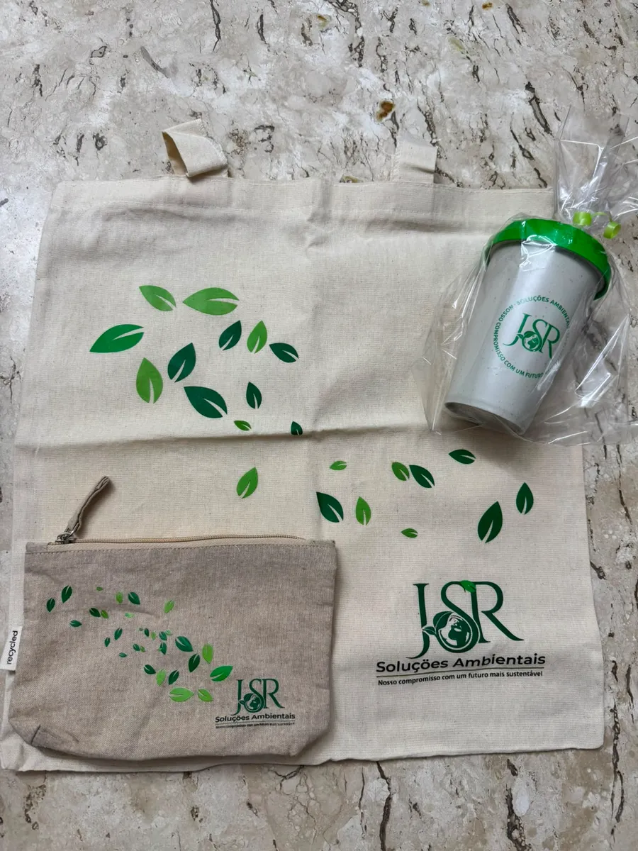 Materiais de conscientização personalizados da JSR: ecobag, necessaire e copo